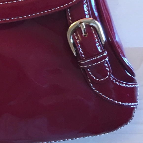 Maxi New York Signature Red Clutch Women's Purse - Picture 6 of 8